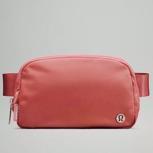 Lululemon Everywhere Belt Bag